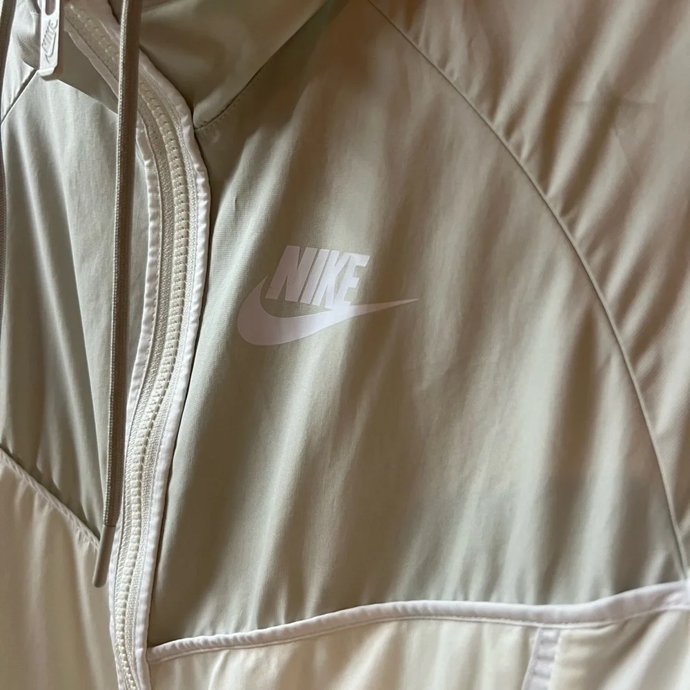 Nike Cream, White, & Gray Windbreaker - Picture 3 of 9